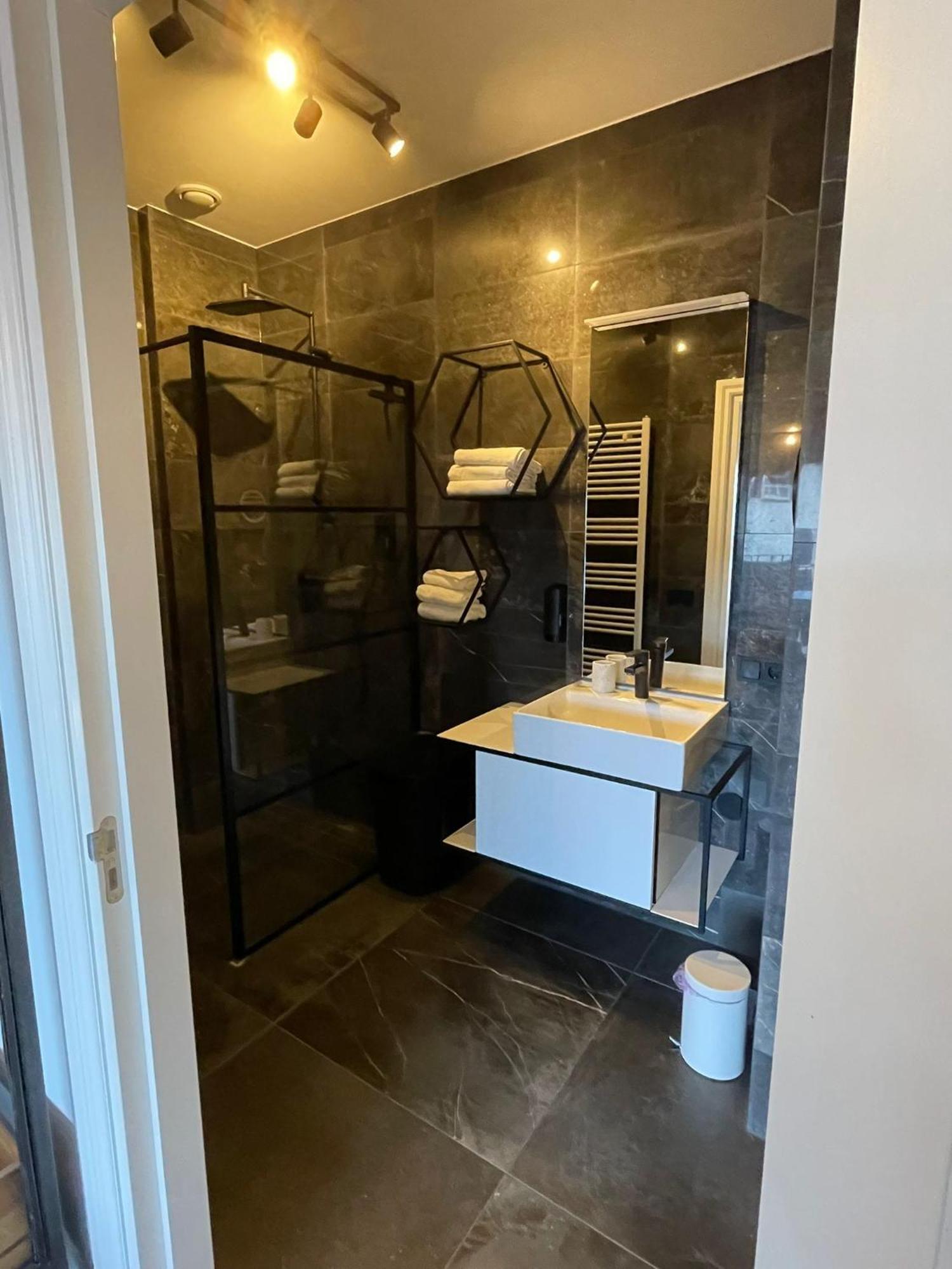 In De Witte Dame Hotel Bar Kitchen Apartments Grubbenvorst 外观 照片
